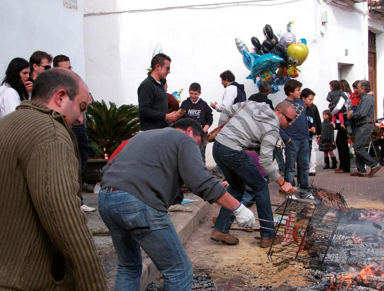 Gátova celebra su tradicional Fiesta del Cerdo | Las Provincias