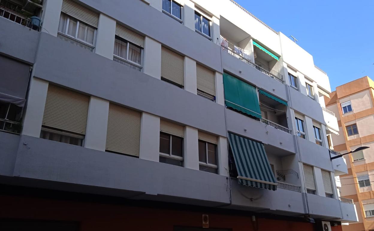 Calle donde está el edificio desde donde ha caído el bebé desde un tercer piso. 