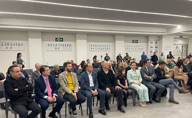 Falleros y autoridades asistentes al acto de Convento Jerusalén. 