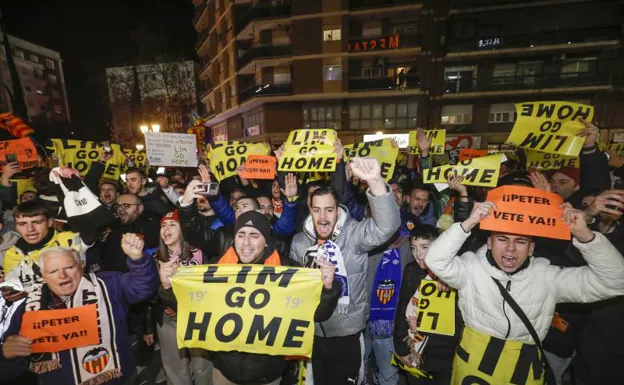 Tarjeta roja a Peter Lim en Mestalla frente a la Real Sociedad en el minuto 19 