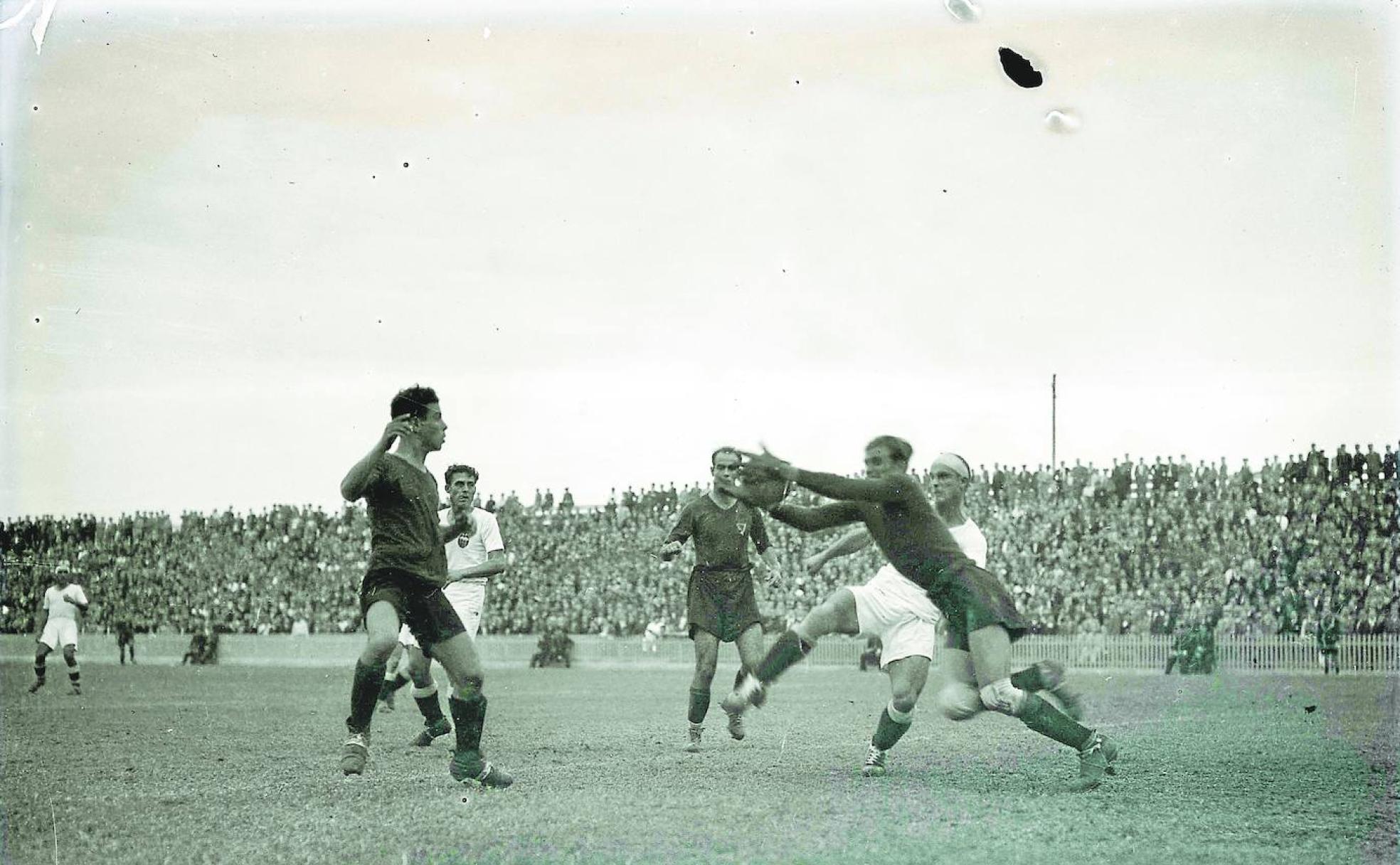 Mestalla acogió partidos de fútbol durante la guerra hasta marzo de 1938. 