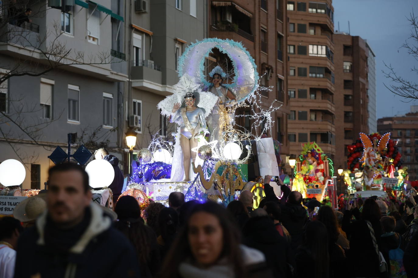 Fotos: El carnaval más multicolor llena Ruzafa