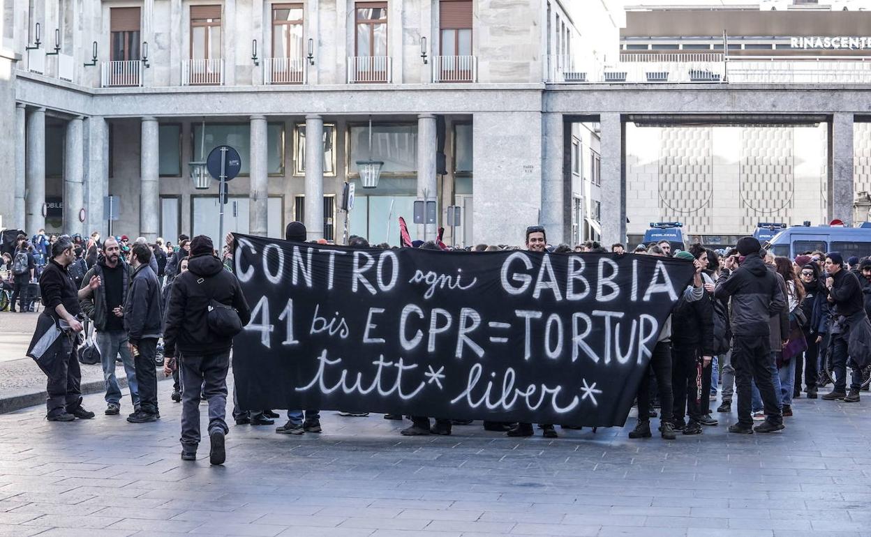 Fuentes con espuma en Valencia: ataque en la plaza de la Virgen | ¿Quién es Alfredo Cospito? El anarquista que motivó los actos vandálicos en Valencia
