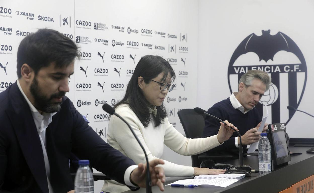 Solís, Layhoon y Corona, durante una rueda de prensa.