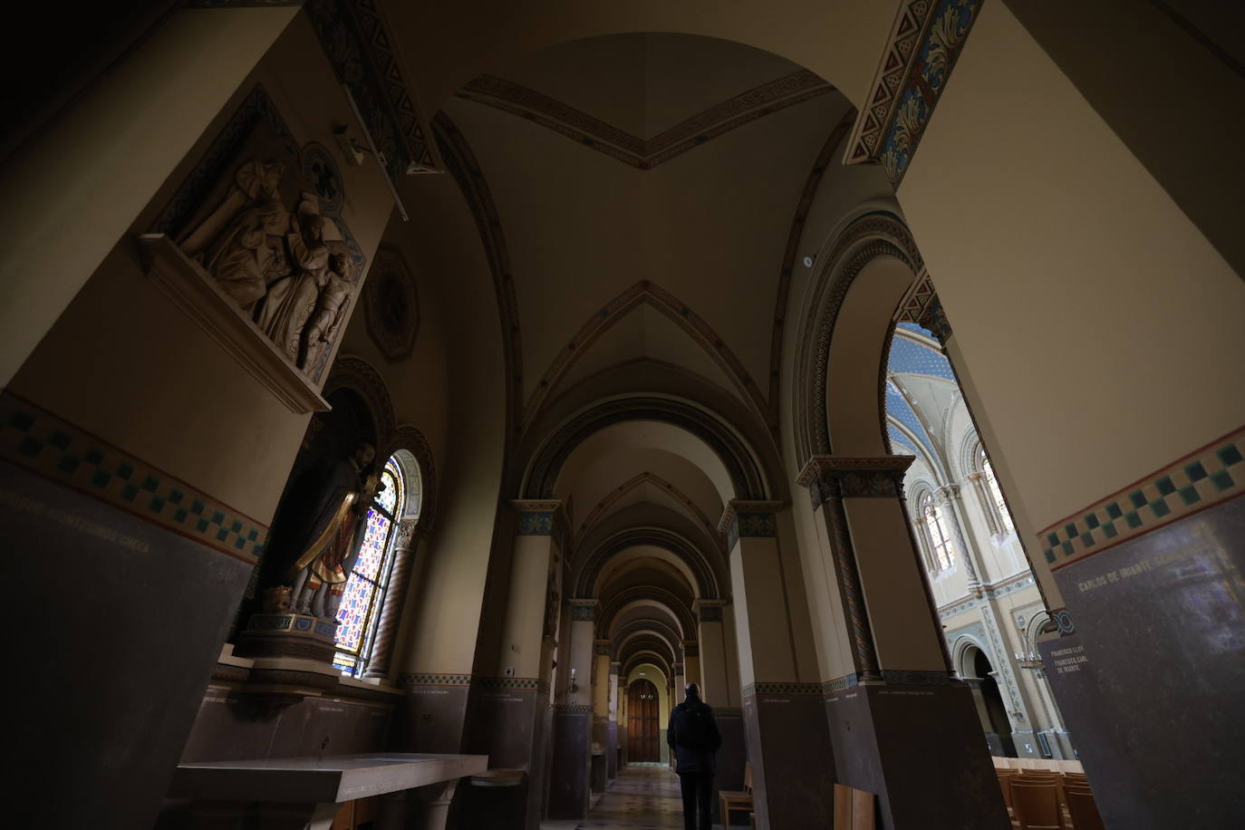 Fotos: Así es la vidriera más grande de Valencia, en la Iglesia de Jesuitas