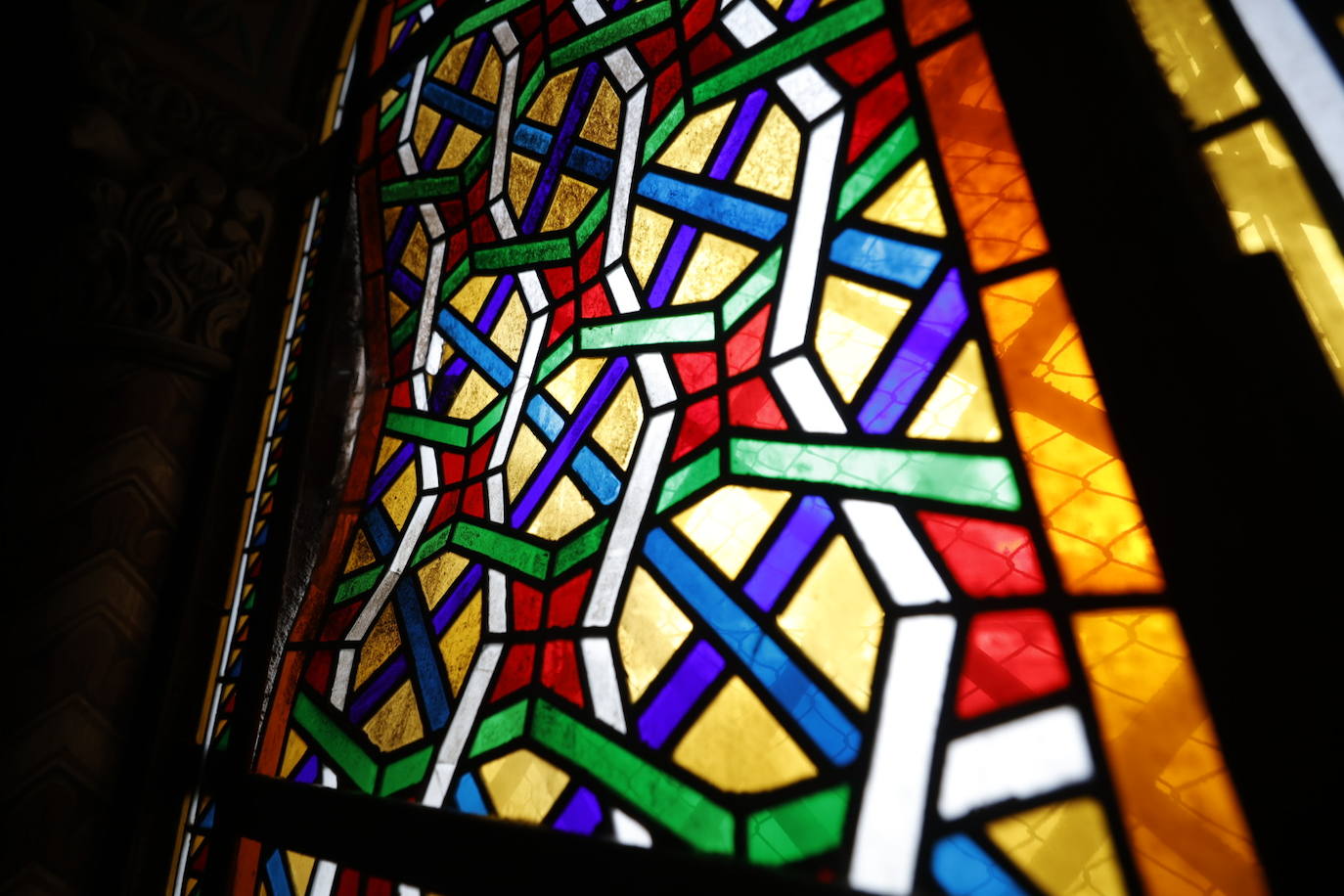 Fotos: Así es la vidriera más grande de Valencia, en la Iglesia de Jesuitas