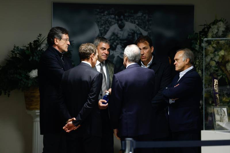 Emilio Butragueno, Manolo Sanchis, Florentino Perez, Rafael Martin Vazquez y Miguel Pardeza