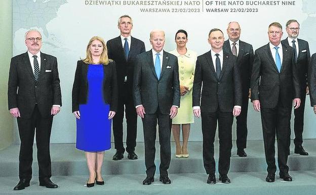 Nueve líderes de la OTAN, entre ellos el presidente estadounidense, Joe Biden, se reunieron ayer en Varsovia para escenificar su apoyo a Kiev.