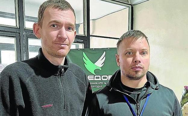 Oleksei Melnichuk y Sergei Godin, ingenieros de la planta.