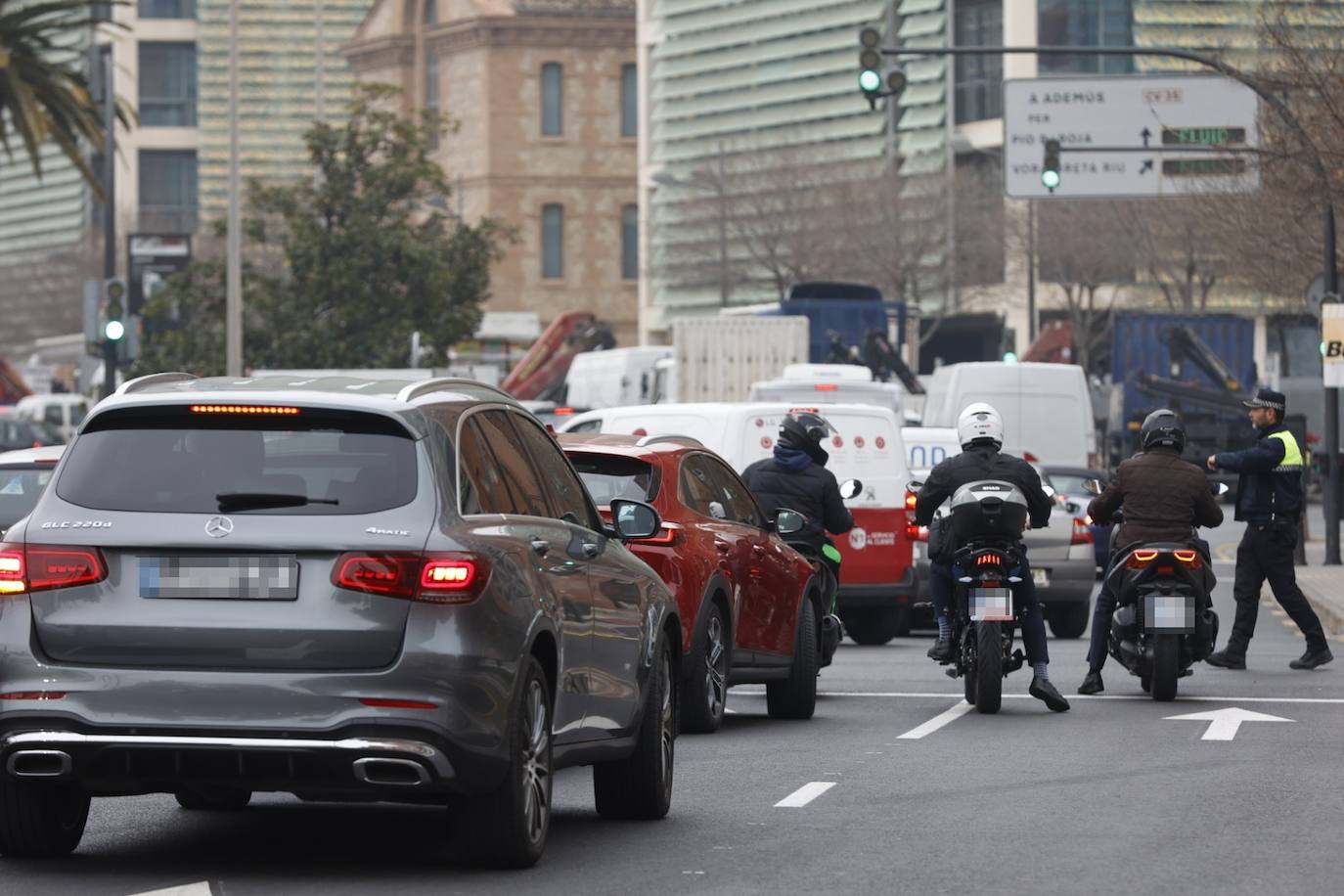 Fotos: Apicultores valencianos protestan con una camionada