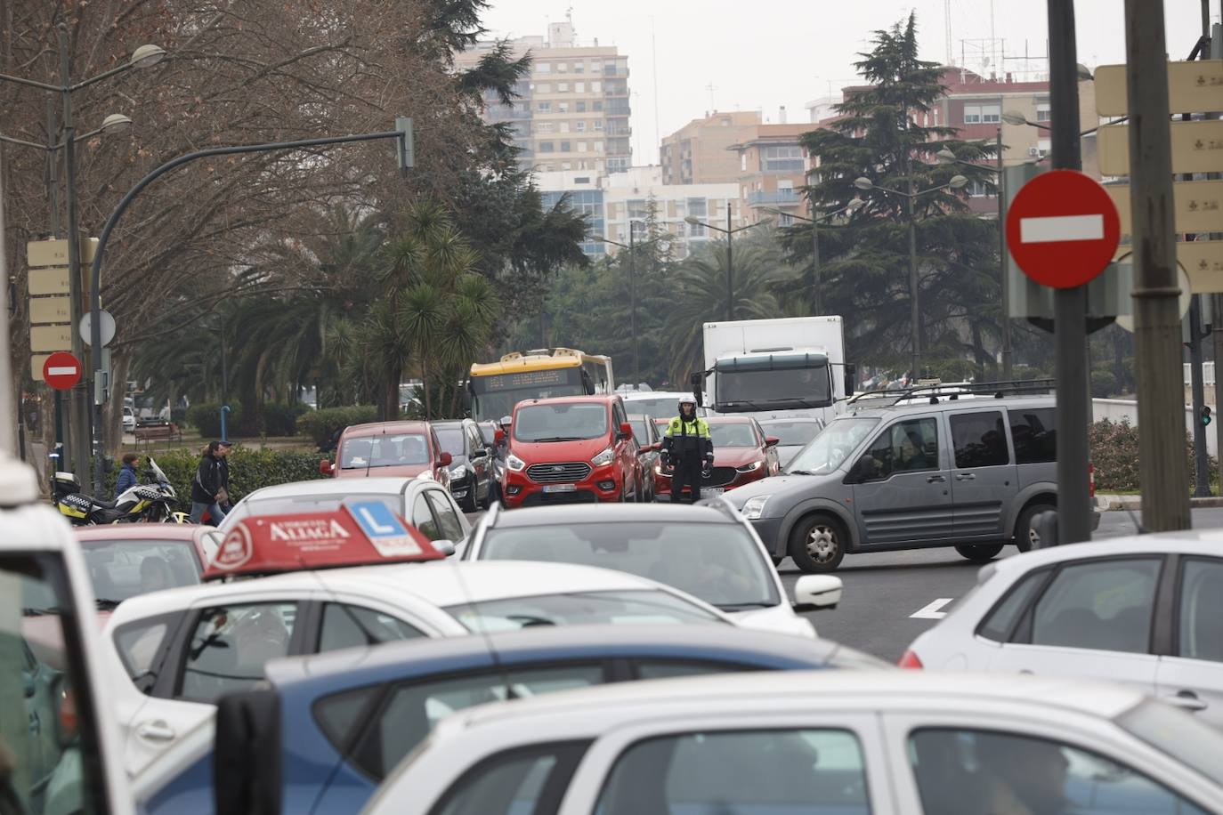 Fotos: Apicultores valencianos protestan con una camionada