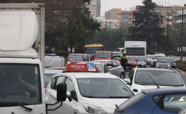 Atasco en una de las entradas a Valencia.