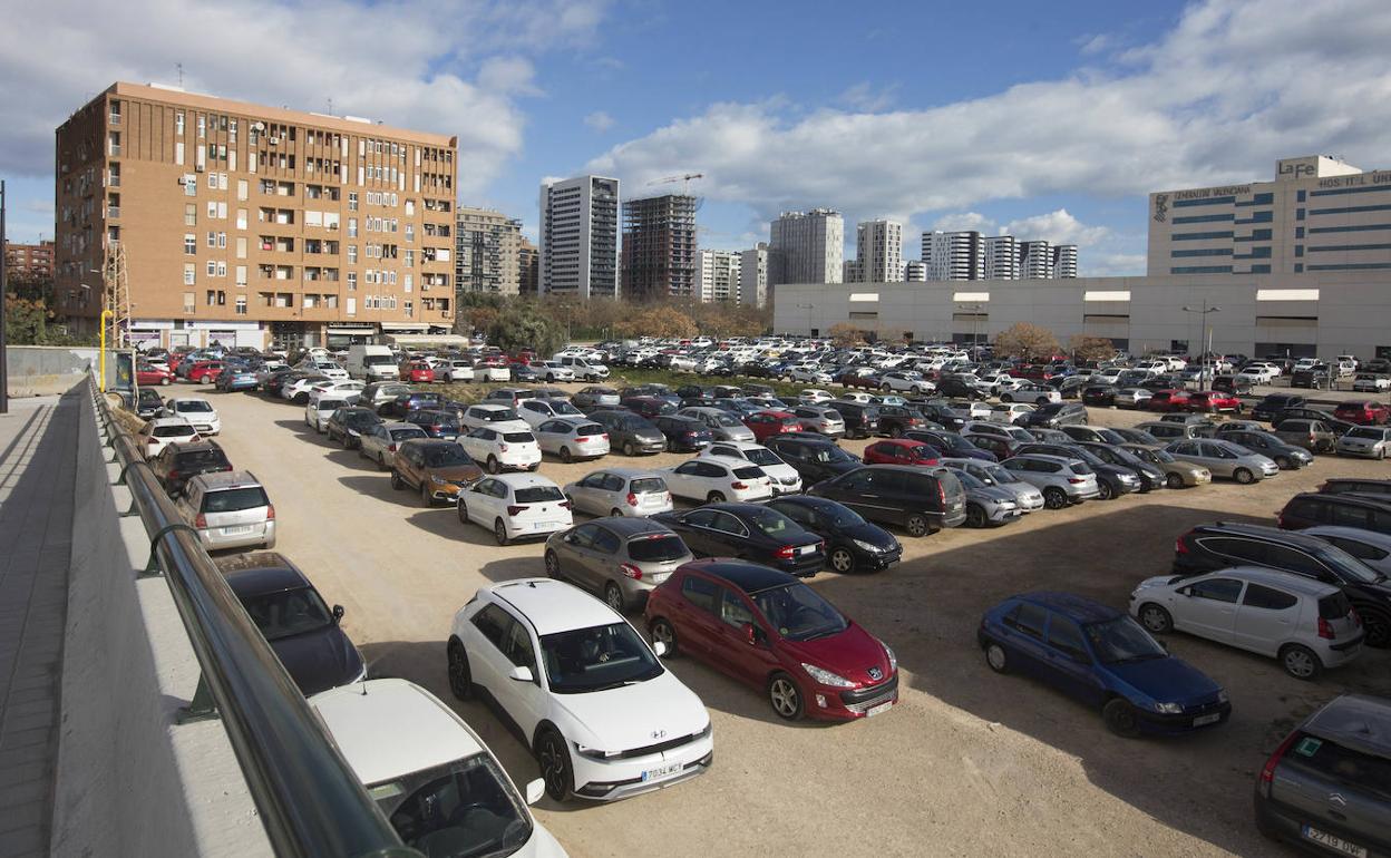 Un solar, junto al complejo hospitalario de la Fe.