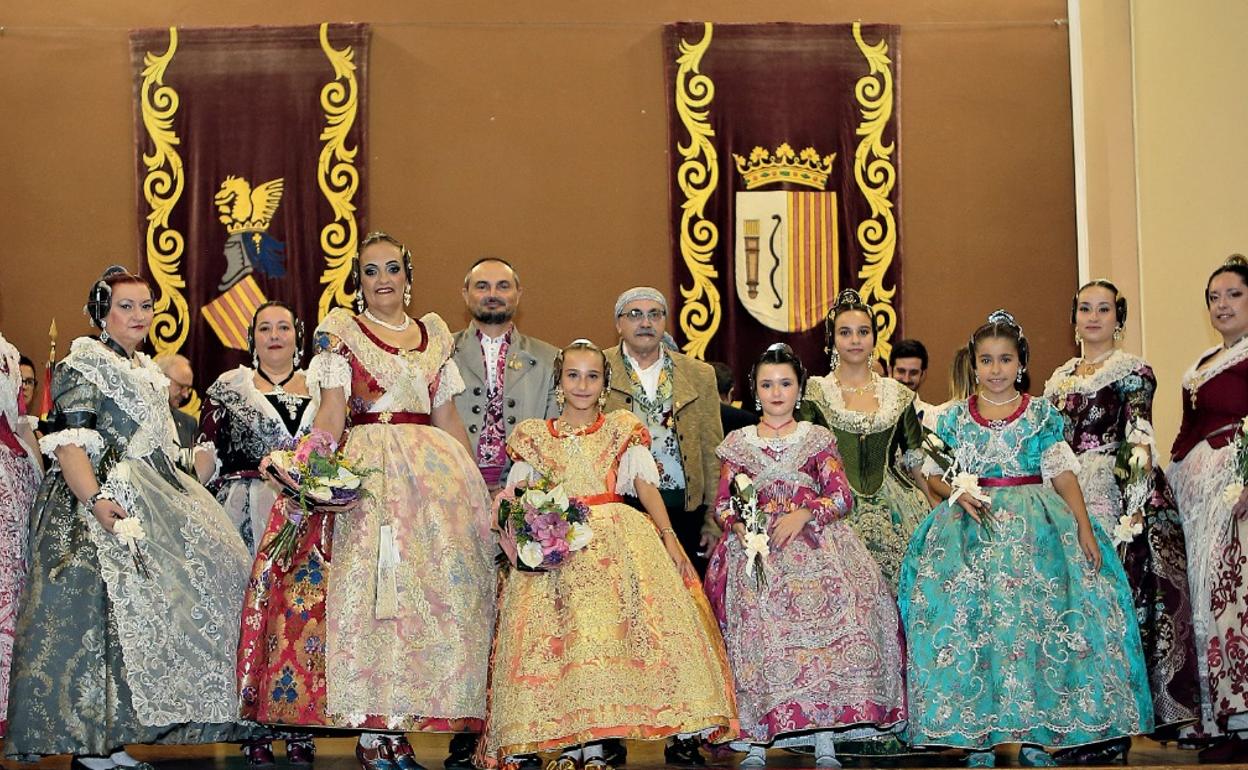 Representantes falleros de Carcaixent. 