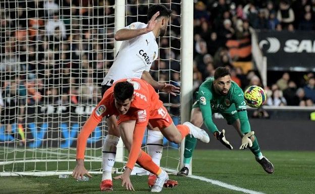 El Valencia consigue dejar su portería a cero en liga por primera vez desde antes del mundial