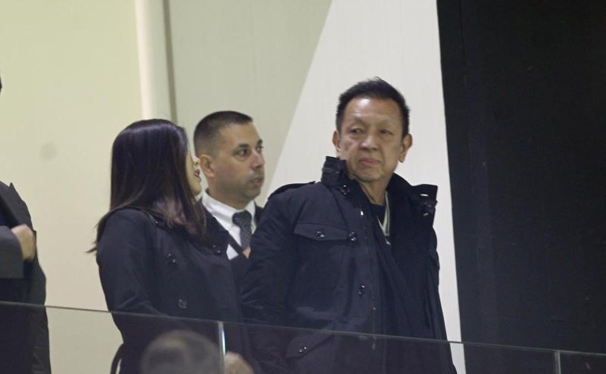 Peter Lim en un encuentro dentro de su palco privado en Mestalla. 