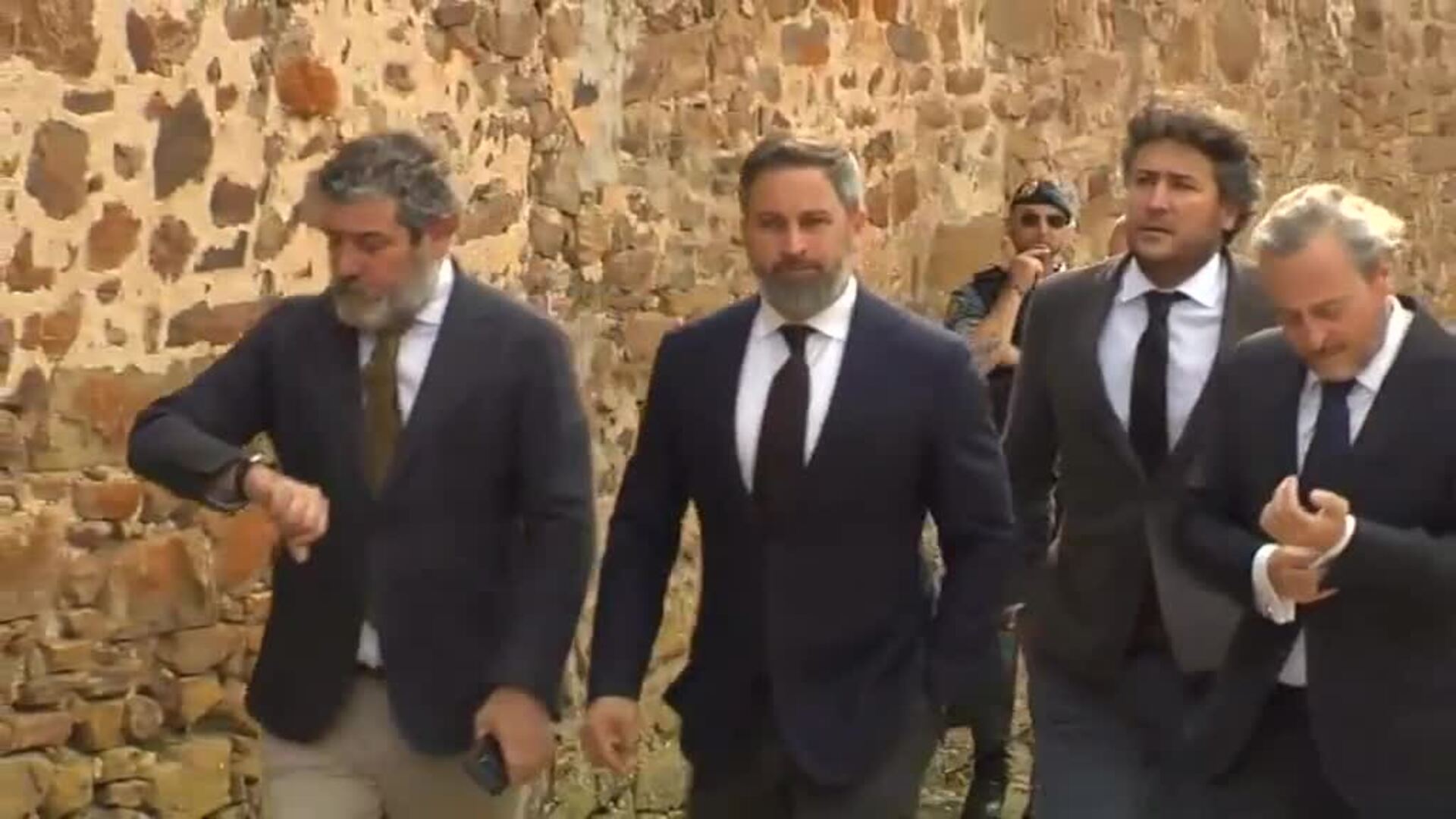 Fernando Sánchez Dragó ha sido enterrado esta tarde en Castilfrío, la localidad soriana donde ayer falleció de un infarto