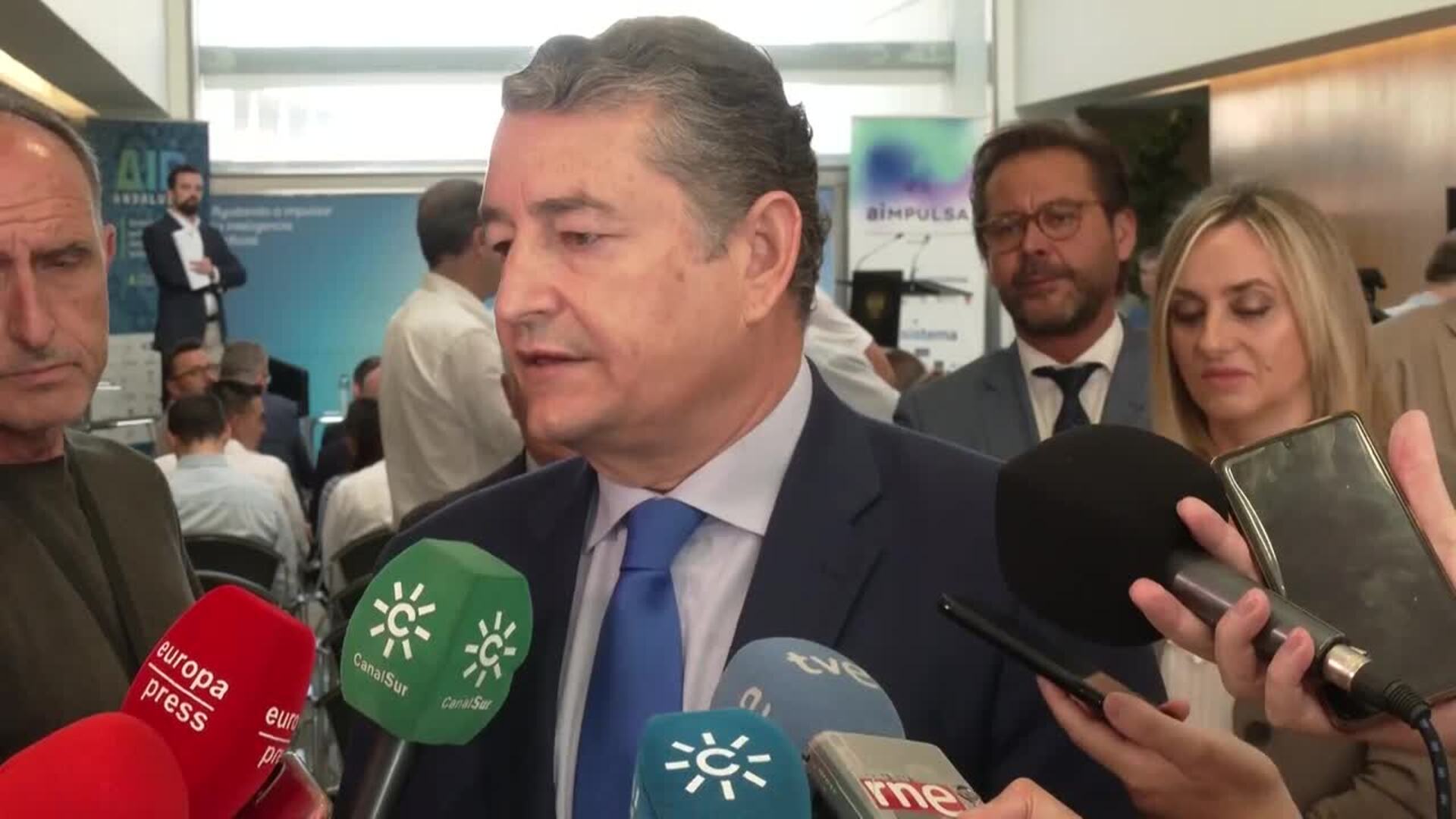 Sanz define a Granada como "el centro neurálgico" nacional de la