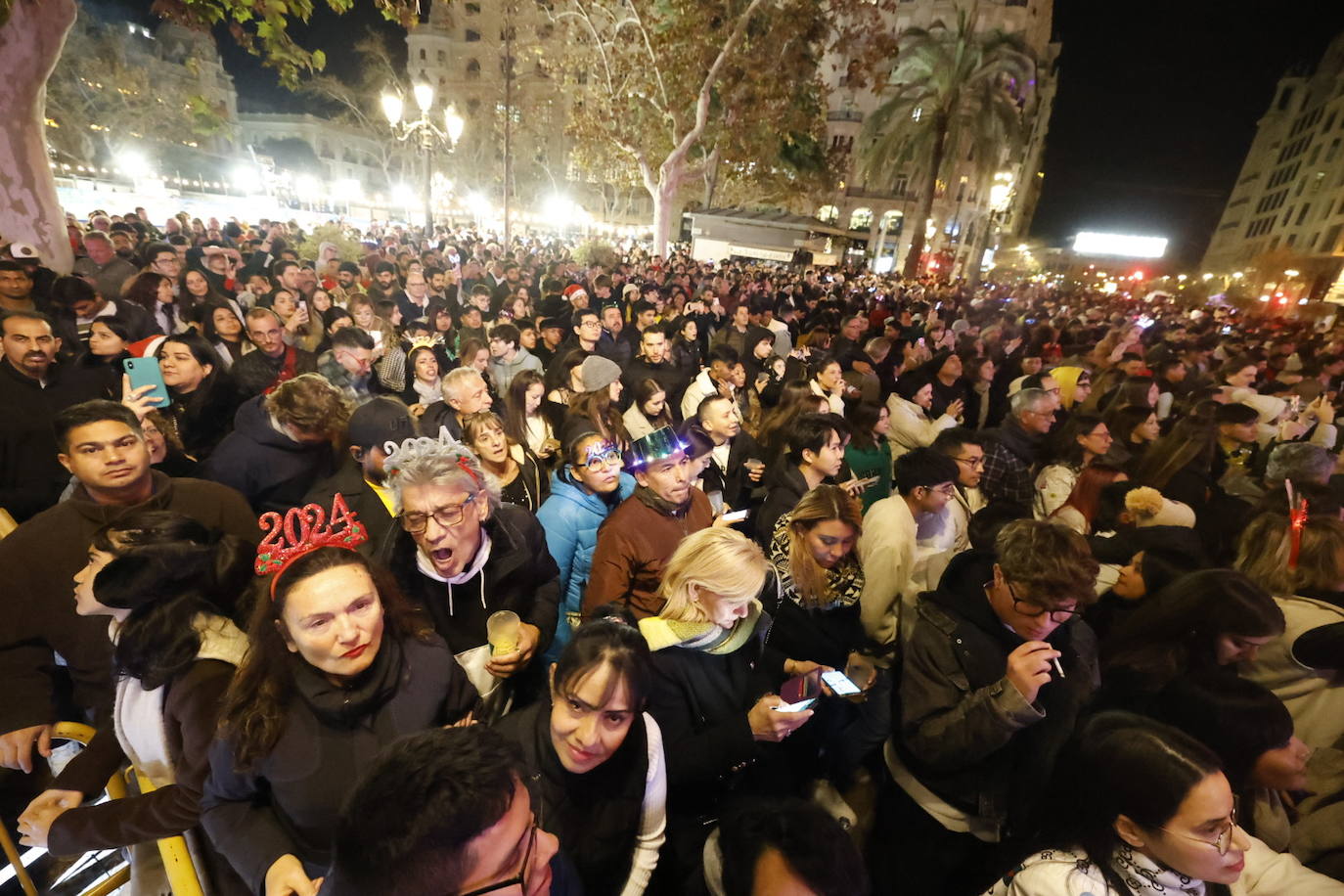 Así se vivieron las Campanadas y la fiesta de Fin de Año en el Ayuntamiento de Valencia