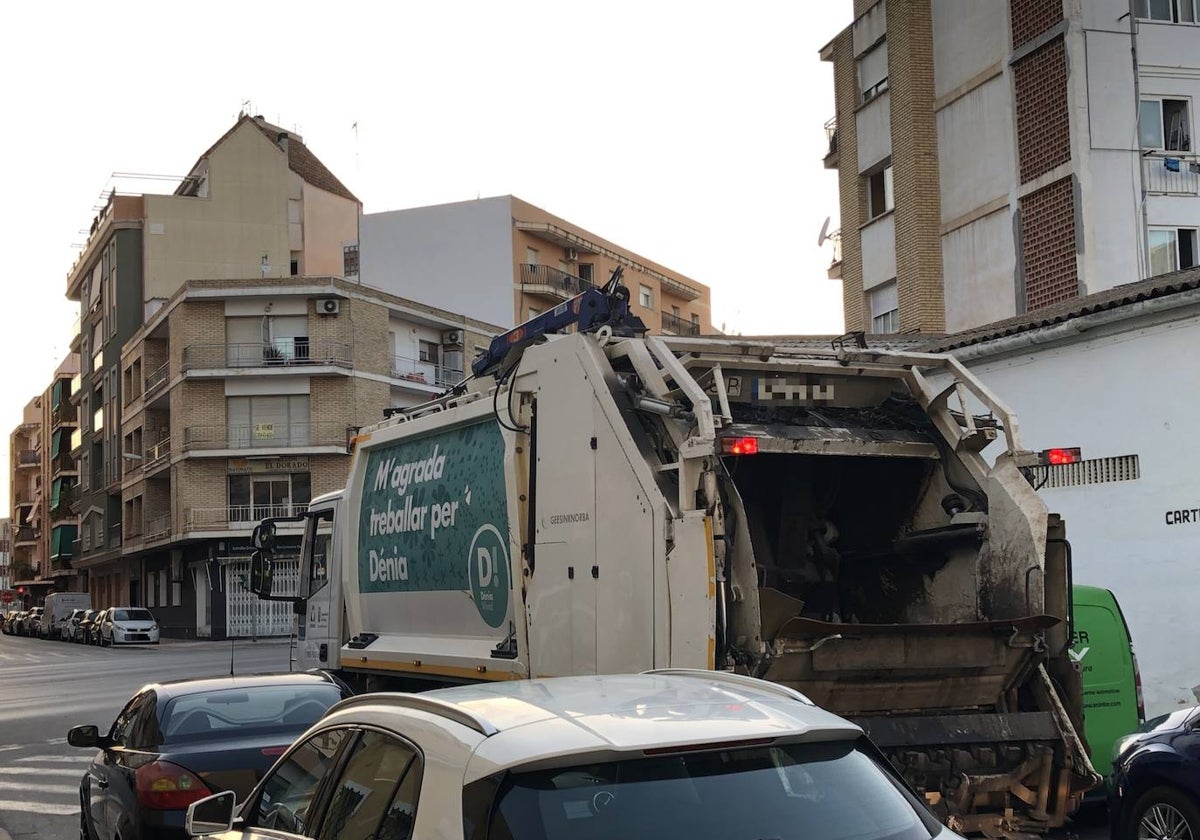 Uno de los camiones que presta servicio en Dénia.