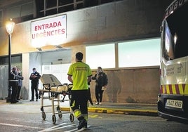Actividad en la puerta de Urgencias del Hospital Clínico.