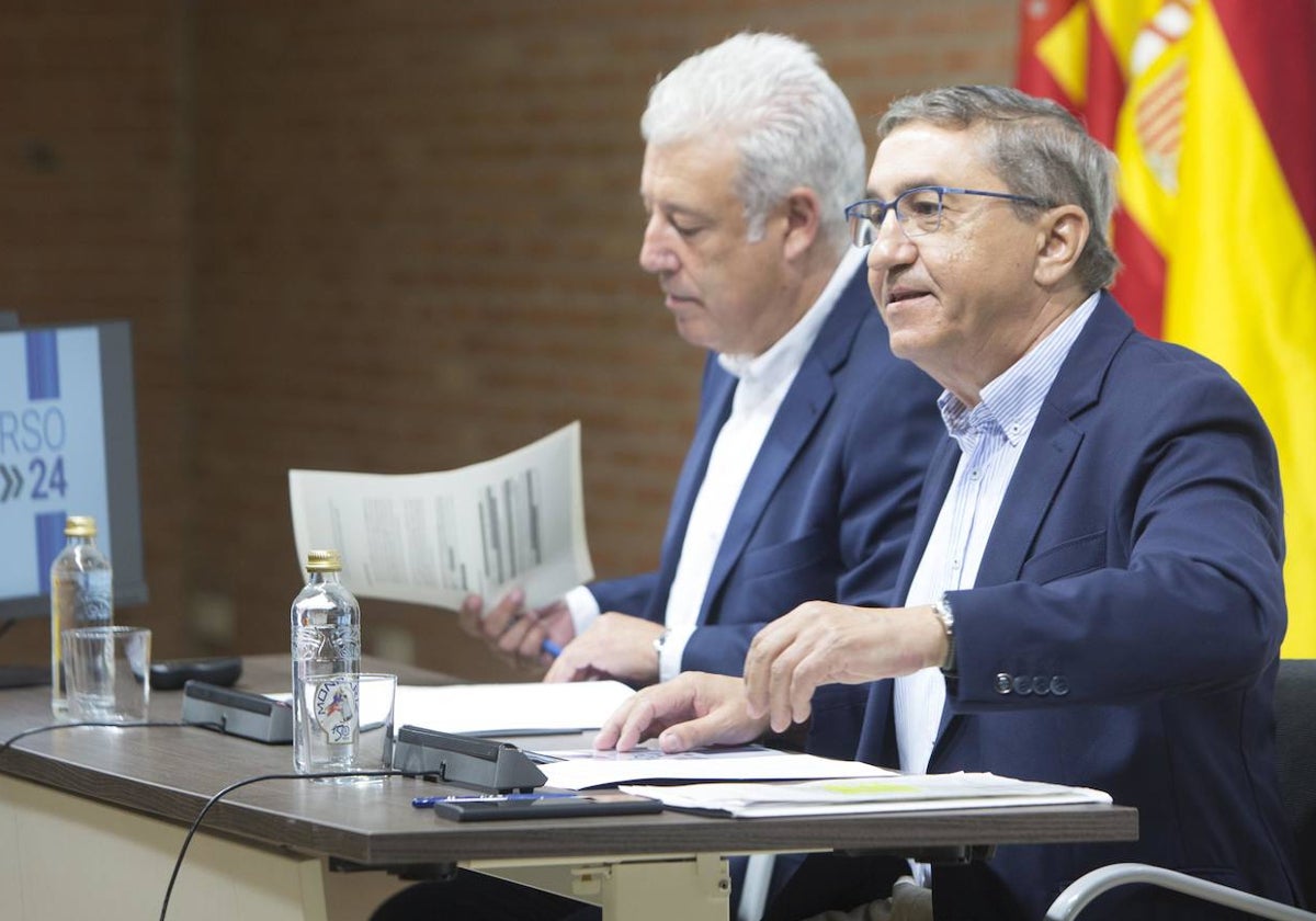 El conseller José Antonio Rovira junto al secretario autonómico, Daniel McEvoy.