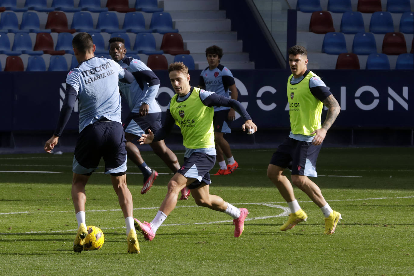 Fotos del entrenamiento de puertas abiertas del Levante