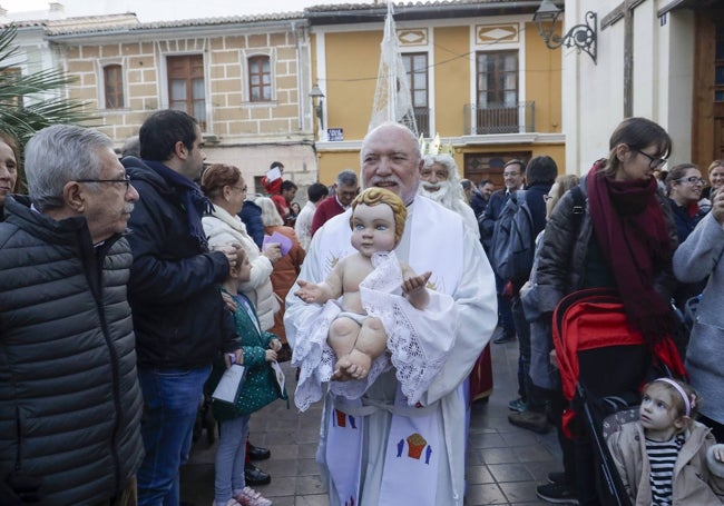 El Niño Jesús de Benimaclet, recibido por sus vecinos del barrio.