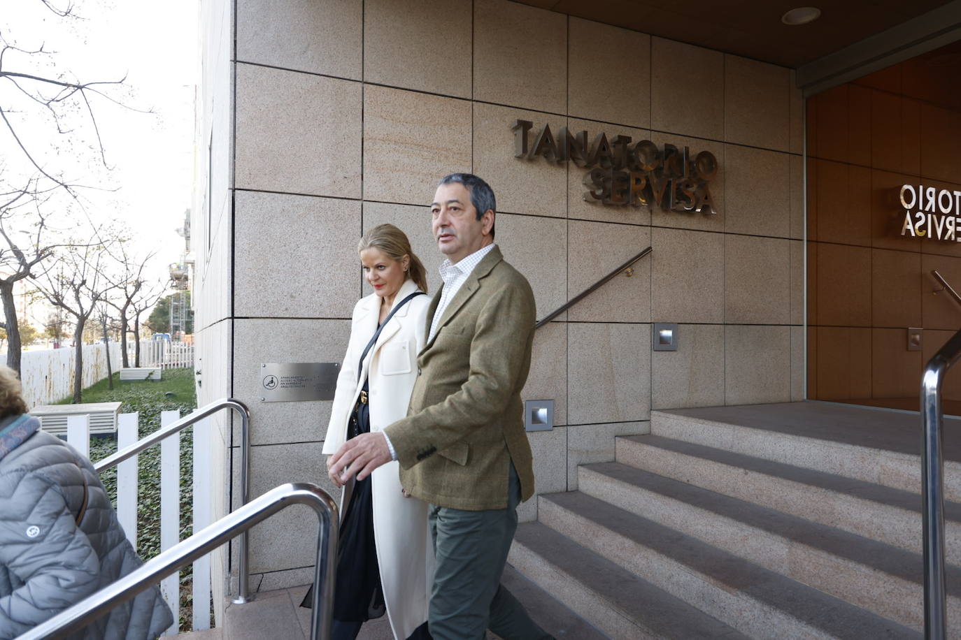 Vicente Barrera, vicepresidente y Conseller de Cultura de la Generalitat Valenciana, a su llegada al tanatorio