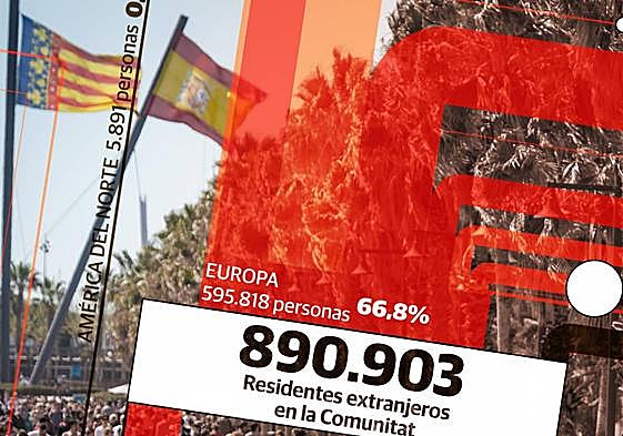 Varias personas paseando y bañándose en la playa de la Malvarrosa el pasado 1 de enero.