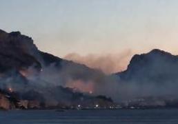 Un incendio en Altea, ya estabilizado, obliga a desalojar a 30 personas en una urbanización de lujo