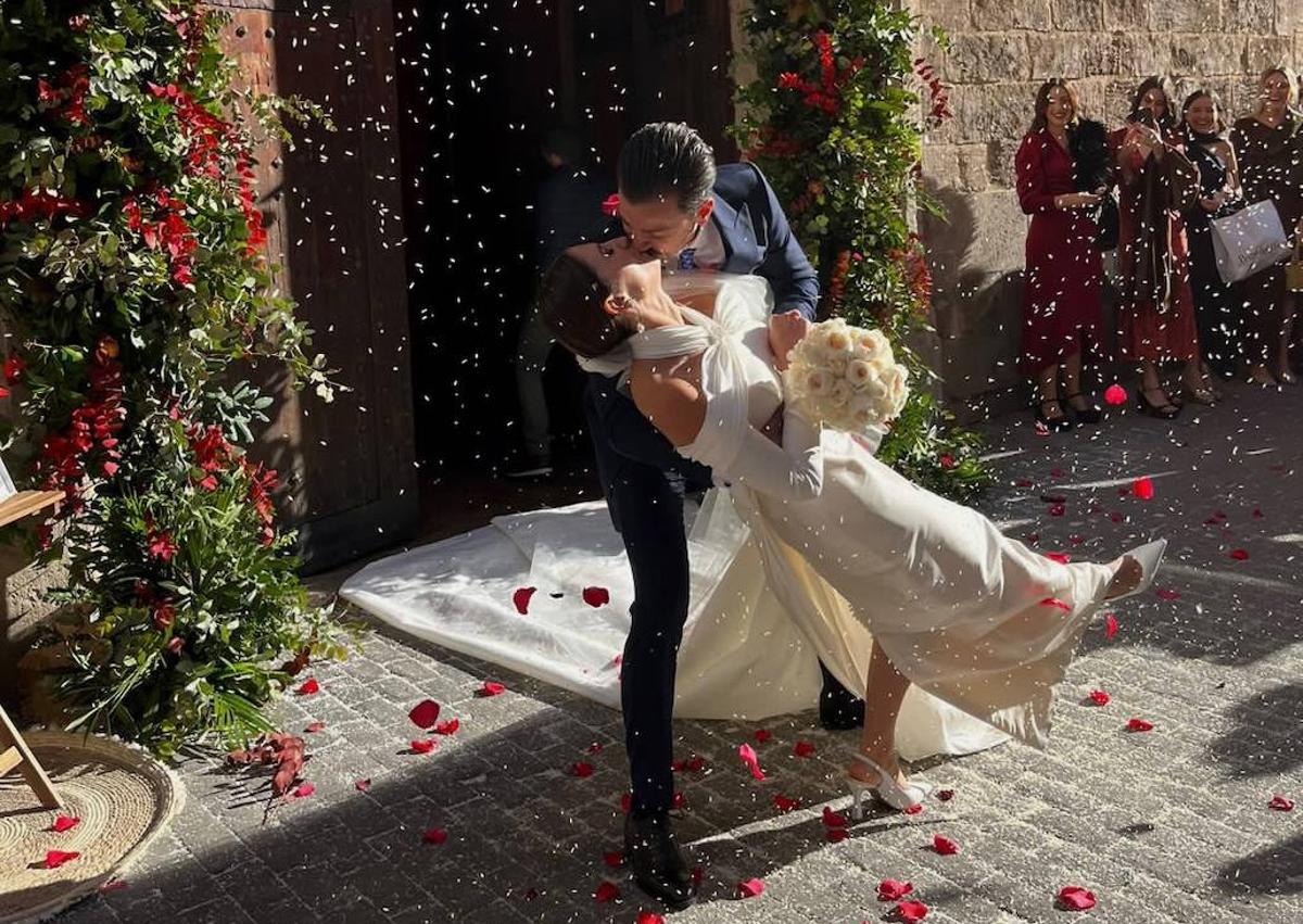 Imagen secundaria 1 - El original vestido de novia diseñado por Alejandro Resta que lució Alba Alberola