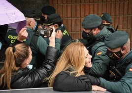 Concentración de protesta tras el pase a disposición judicial del presunto asesino de Sueca.