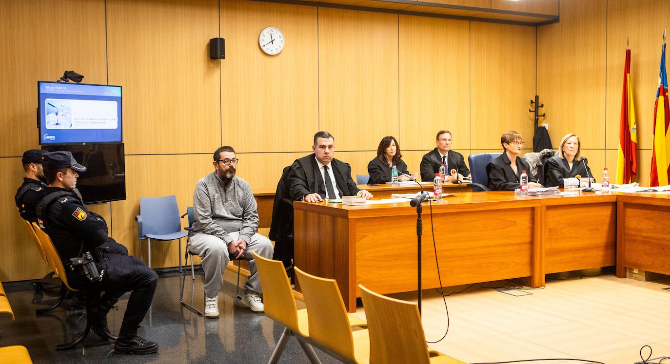 El parricida de Sueca durante el juicio en la Ciudad de la Justicia.