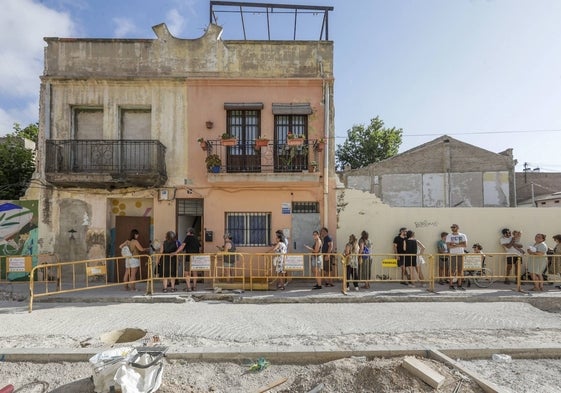 Visitas a los inmuebles que se subastan en el Cabanyal.