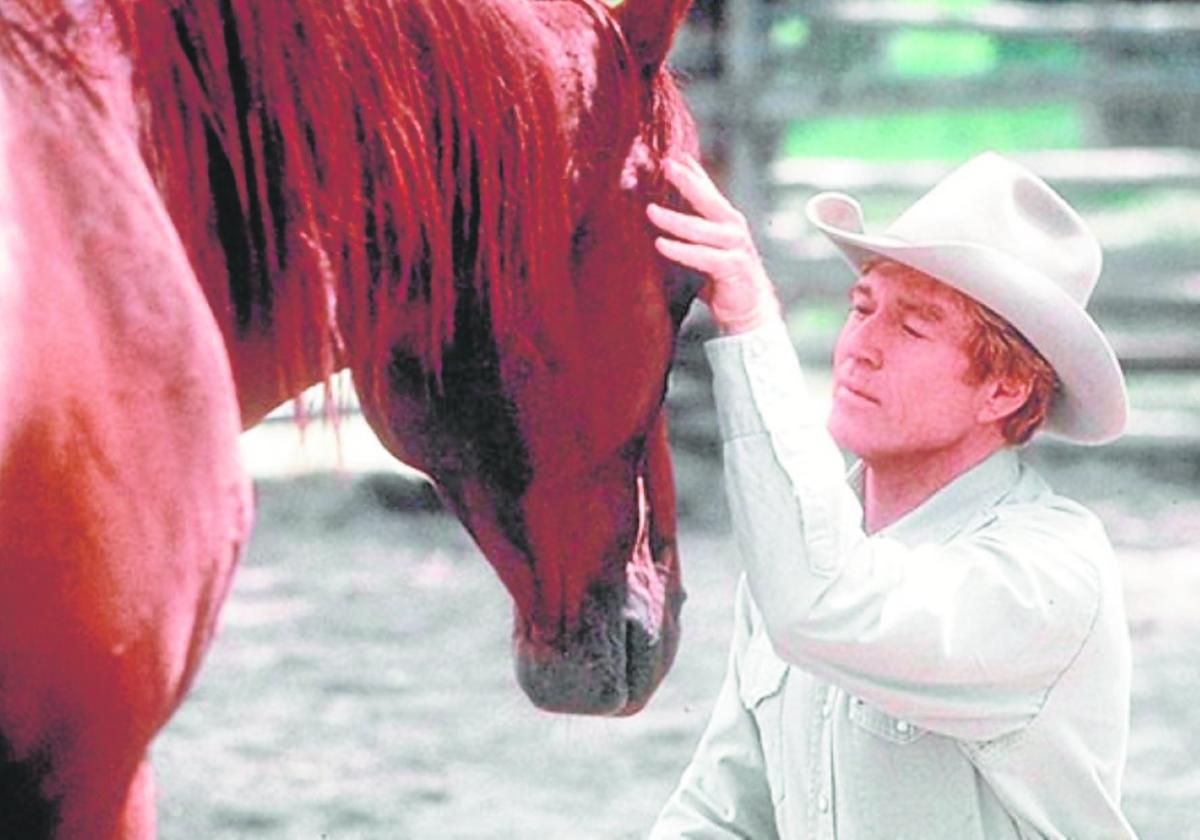 Robert Redford, en una escena de 'El hombre que susurraba a los caballos' (1998).