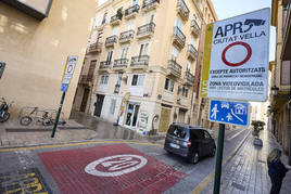 Uno de los puntos restringido a la circulación en Ciutat Vella.