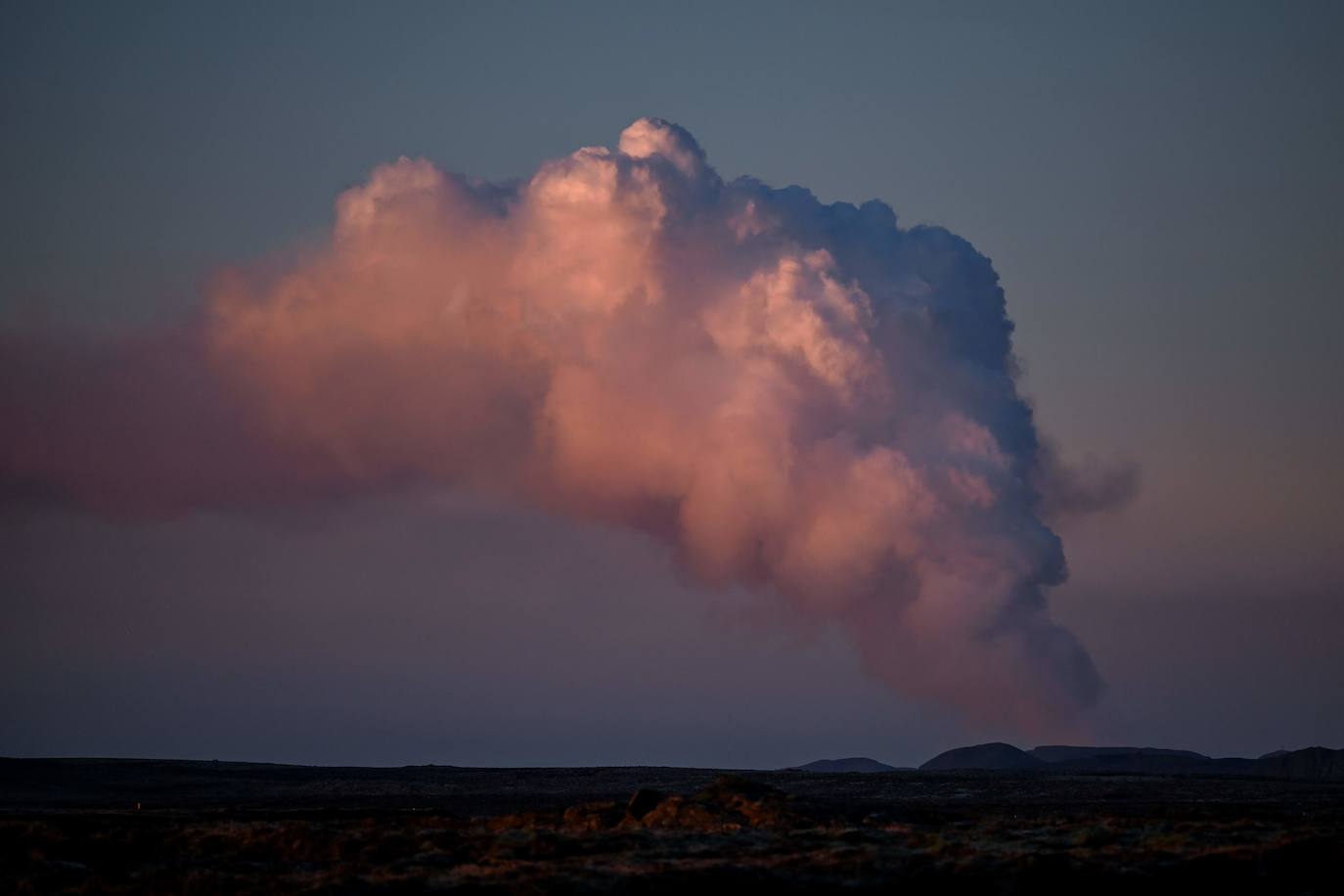 Vuelve a entrar en erupción un volcán en el suroeste de Islandia