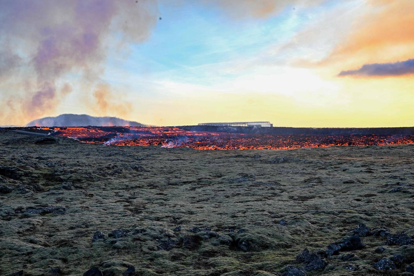 Vuelve a entrar en erupción un volcán en el suroeste de Islandia