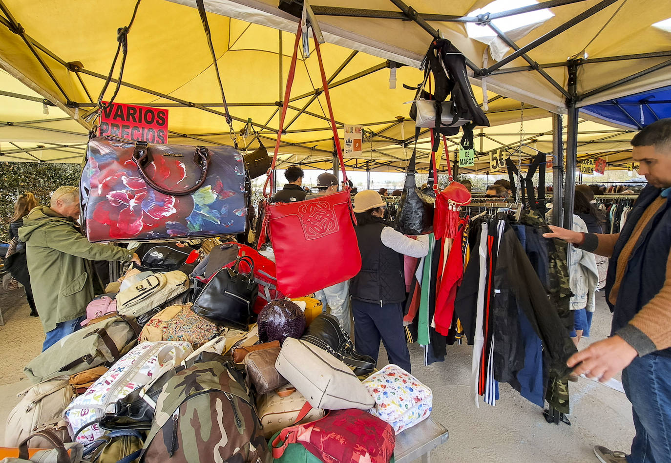 De bolsos a zapatillas: el mercado de las falsificaciones en Benaguasil