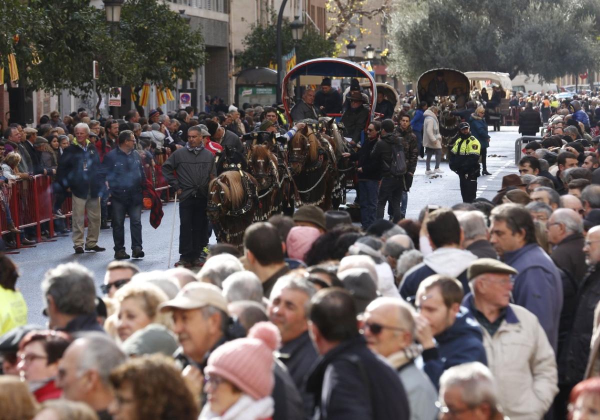 Bendición.Acto en la calle Sagunto,repleta de público.