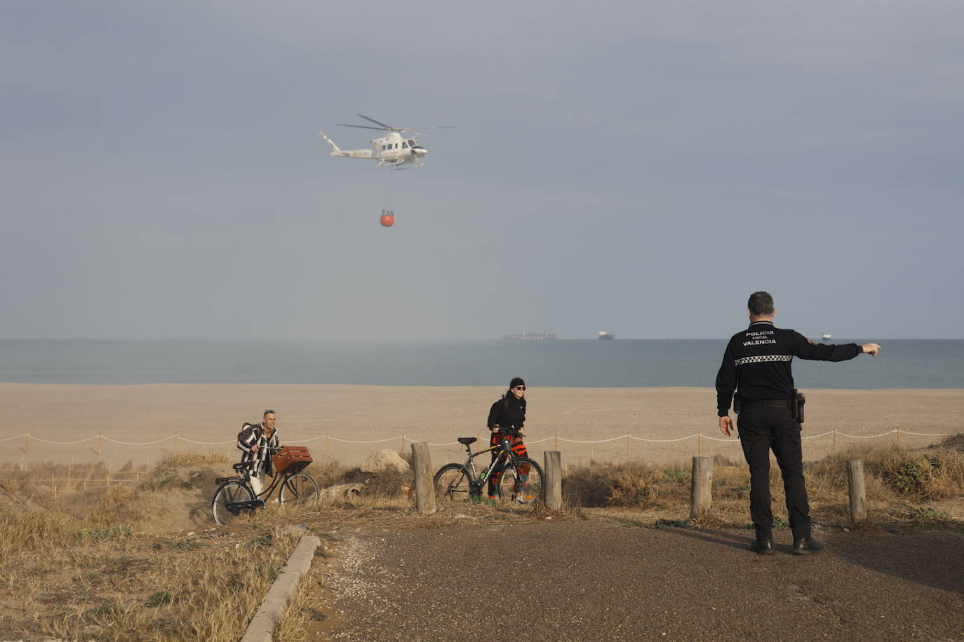 Incendio entre el Saler y Pinedo