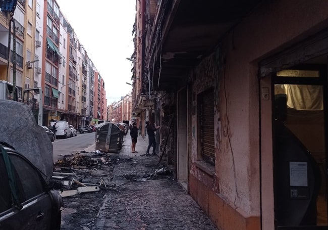 Daños causados por el incendio en la calle San Juan Bosco.