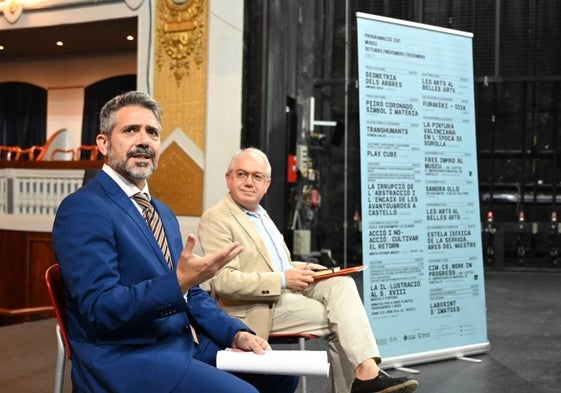 El director general de Cultura, Sergio Arlandis, junto con el director general del Institut Valencià de Cultura, Abel Guarinos, quien asumirá la gestión de las tres direcciones adjuntas hasta que se resuelva el concurso.