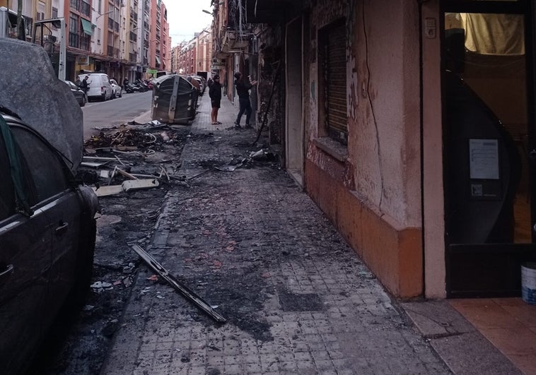 Daños en la calle San Juan Bosco por el incendio.