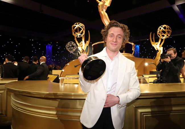 Jeremy Allen White en los Premios Emmy 2024.