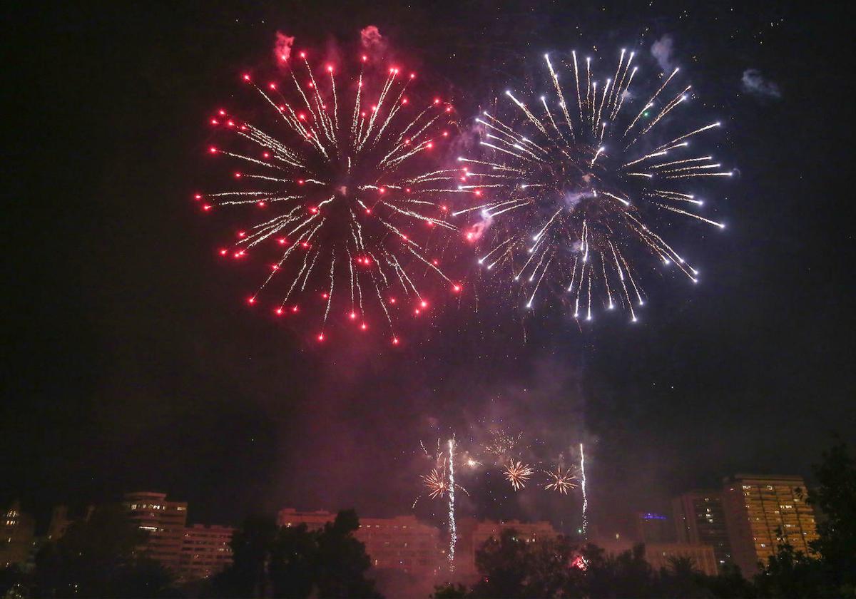 Castillo de fuegos artificiales este jueves 18 de enero en Valencia.