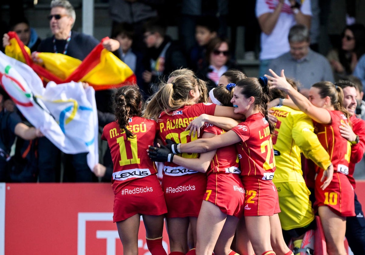 Las jugadoras celebran la clasificación para París tras vencer a Irlanda este jueves.