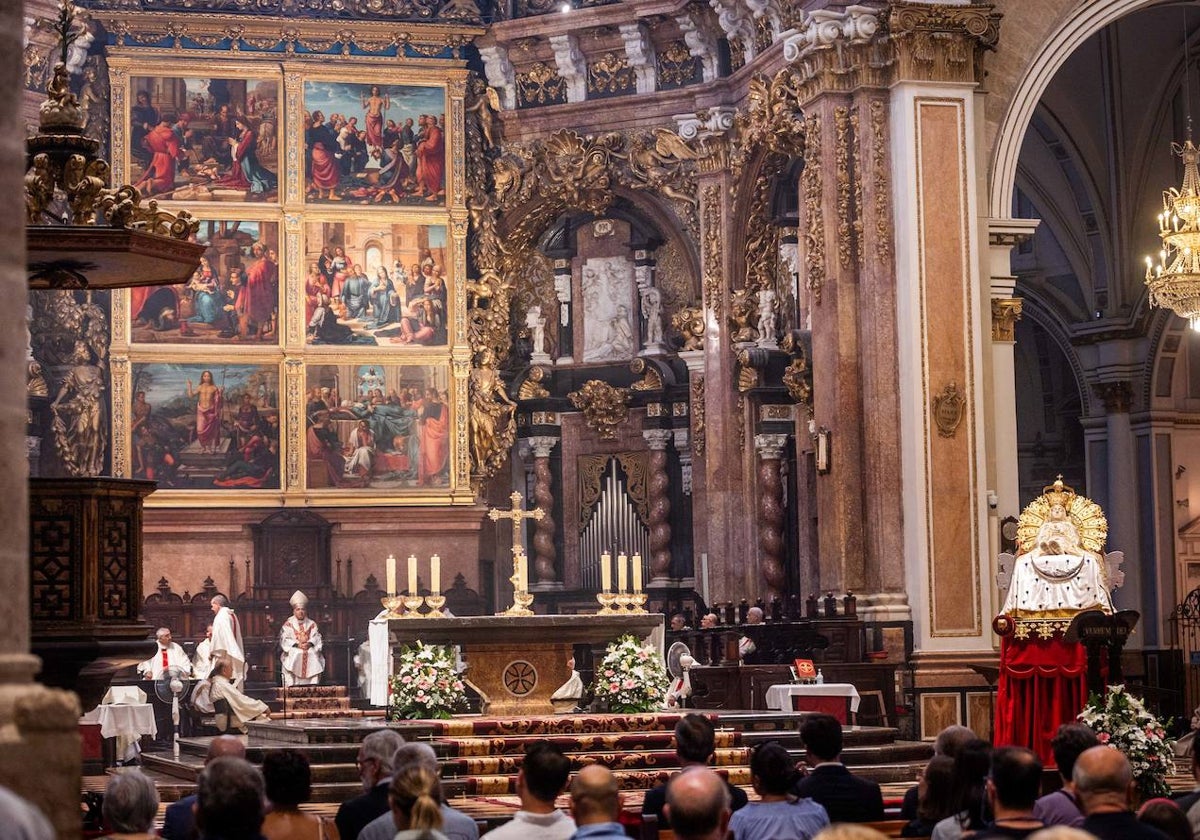 Un momento de la misa de la Asunción en la catedral.