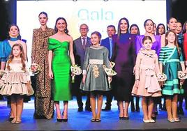 María Estela Arlandis y Marina García, junto a sus cortes y representantes de Alicante y Castellón.